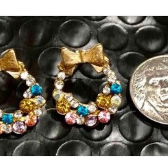 New Absolutely Beautiful Christmas Wreath Multi Colored Rhinestone Stud Earrings - Picture 5 of 5